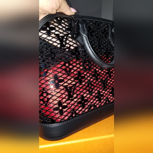 LOUIS VUITTON Patent Calfskin Laced Monogram Alma PM Black LIMITED & RARE - Picture 5 of 16